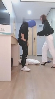 【德意志】暴力美少女组合群殴男神 bf8536-HD绳艺资源网