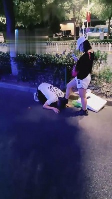 【刘二狗】素人小姐姐路口调狗 bf1645-HD绳艺资源网