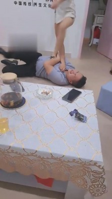 【滔滔】鞋店女老板踹狗发泄 bf2216-HD绳艺资源网