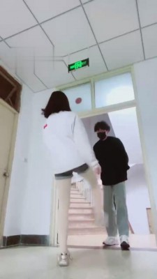 【小劳拉】学校楼梯间重度踹司机 bf2698 套路资料库 第3张