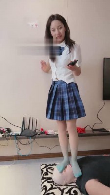【二宝】带JK妹妹调-电击/踩踏/拖鞋狂抽耳光/深喉 bf15978 套路资料库 第6张
