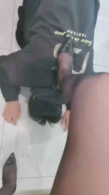 【晴雨大大】黑丝高跟脚下辱 bf20137-HD绳艺资源网