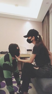 【美娜】御姐运动鞋超臭白袜辱狗 bf20360-HD绳艺资源网
