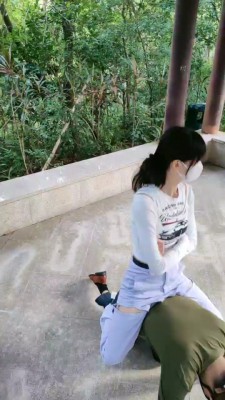 【暴力美学】运动女神户外溜偷拍狗 bf20610 套路资料库 第2张