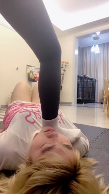 【琳嘉】坐脸/踩脖子强制窒息母畜【双视角版】 bf20861-HD绳艺资源网