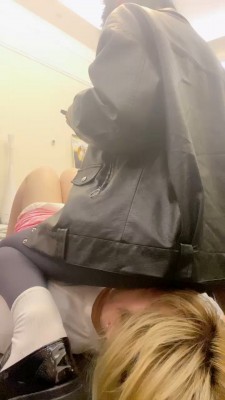 【琳嘉】坐脸/踩脖子强制窒息母畜【双视角版】 bf20861 套路直播库 第3张