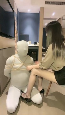 【苏曼】御姐五花大绑虐贱狗 bf20417-HD绳艺资源网