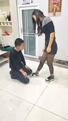 【疯狂浪子】暴力小姐姐飞踹/跺踩 bf23782-HD绳艺资源网