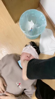【可爱小布丁】首调贱狗-闻舔白袜/口水深喉 bf23657 套路资料库 第6张
