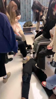 【精神小妹】群调特写视角舔脚踩踏 bf23841-HD绳艺资源网