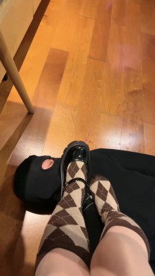 【泡芙大大】女神及膝袜踩狗脸/脚踩喂食 bf24260 套路资料库 第6张