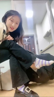 【小布丁】夜跑后原味脚羞辱/圣水/全体重踩 bf24353-HD绳艺资源网
