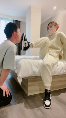 【晨希】AJ小姐姐调狗舔鞋闻脚 bf24322-HD绳艺资源网
