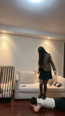【桃幼幼】学妹胯下玩弄师兄/皮鞋黑丝踩踏 bf24367-HD绳艺资源网