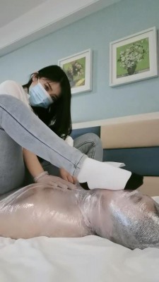 【失心】臭袜保鲜膜木乃伊-踩踏/乳穿刺【完整版】 bf24533 套路资料库 第6张