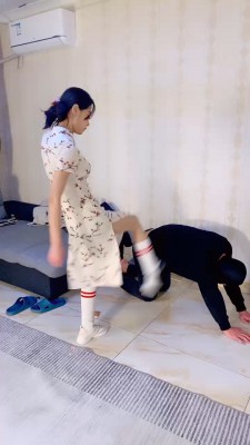 【冷鸢大大】重度耳光+踩踏食物喂食 bf24739 套路资料库 第7张