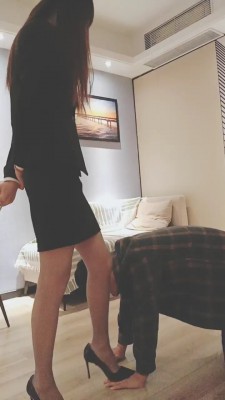 【美娜格格】银行女职员高跟踩/肉丝捂脸【双视角版】 bf25108-HD绳艺资源网