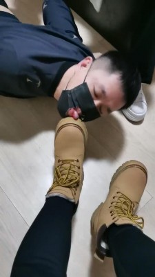 【文文文】姐妹花辱脚垫舔脏鞋底/碾头 bf25549-HD绳艺资源网