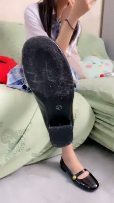 【艾莉】玩废绿帽追求者/舔脏鞋底/玫瑰塞嘴/转胯/臭脚捂脸 bf25596-HD绳艺资源网
