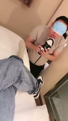 【晚晚公主】AJ小姐姐开发狗舔脏鞋底/踩背 bf26083-HD绳艺资源网