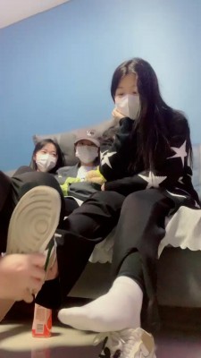 【精神小妹】6S素人学生主-原味白袜裸足气味羞辱/狂舔 bf26042-HD绳艺资源网