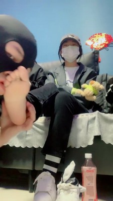 【精神小妹】6S素人学生主-原味白袜裸足气味羞辱/狂舔 bf26042 套路资料库 第2张