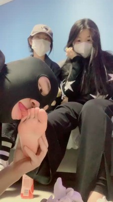 【精神小妹】6S素人学生主-原味白袜裸足气味羞辱/狂舔 bf26042 套路资料库 第3张