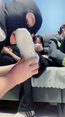 【精神小妹】6S素人学生主-原味白袜裸足气味羞辱/狂舔 bf26042 套路资料库 第4张