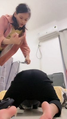 套路直播视频【素人星探】工厂小妹皮鞋白袜-sp/捂脸闻脚 bf26154-HD绳艺资源网