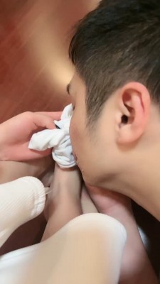 套路直播视频【桃幼幼】反绑强制鞭打踩踏/骑马/洗脚水窒息 bf26361-HD绳艺资源网