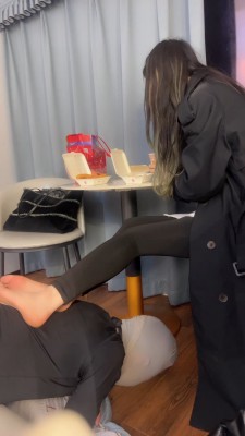 套路直播视频【暴躁小溪】骑马人肉坐垫/喝圣水/鞋踩喂食 bf26215-HD绳艺资源网
