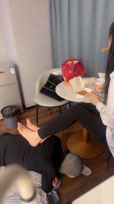 套路直播视频【暴躁小溪】骑马人肉坐垫/喝圣水/鞋踩喂食 bf26215 套路资料库 第3张