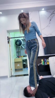 套路直播视频【麋鹿银儿】白棉袜脚重度踩踏/深喉脚耳光/骑马溜双狗 bf26416-HD绳艺资源网