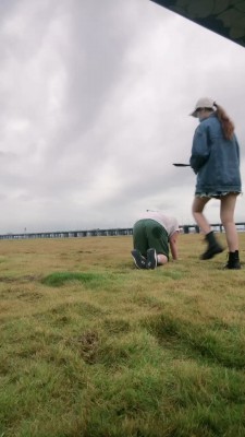 套路直播视频【宸宸 】户外遛狗骑马/脏靴踩狗爪-舔臭脚 bf26271-HD绳艺资源网