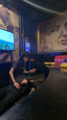 【文文】精神小妹KTV全体重踩踏-喂口水-耳光 bf26792-HD绳艺资源网