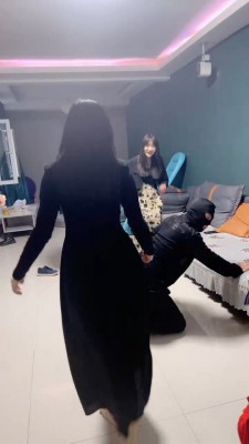 【精神小妹】素人S暴力踢踹-灌圣水 bf26623-HD绳艺资源网