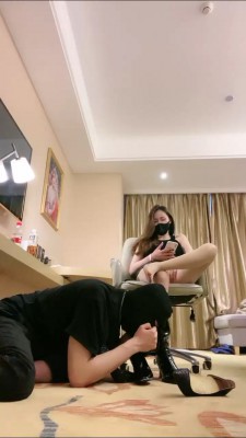 【丝绮】剧情-开发抖M同事【续集】丝袜脚捂脸 bf26621 套路资料库 第6张