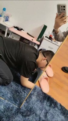 【伊思宁S】供狗-吐口水在脚上让狗狂舔 JS23040302 套路资料库 第6张