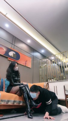 【禾末】剧情-深夜面试老师男/皮衣皮靴踩虐/藤条抽/腿夹狗 bf26937-HD绳艺资源网