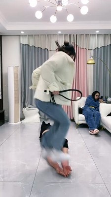 【麋鹿银儿】空军一号-白袜辱人形犬-骑马/水刑窒息/全体重跳踩 bf27060-HD绳艺资源网