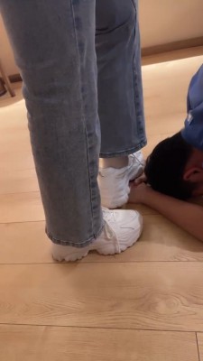 【槿一】女神小白鞋白棉袜碾压踩踏【双视角版】 bf27293-HD绳艺资源网