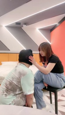【佳佳】精神小妹狂抽耳光/袜子堵嘴踩踏 bf27230-HD绳艺资源网