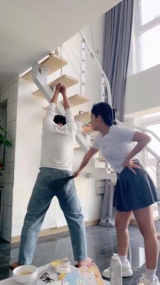 【乔安】运动女神带闺蜜暴力踢裆/耳光虐乳/鞭刑sp bf27397 套路资料库 第3张