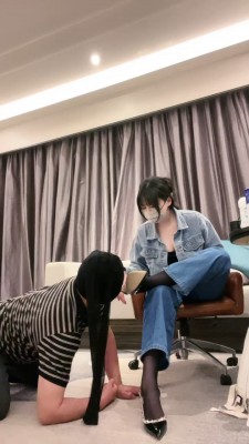 【木秋S】黑丝高跟诱惑/闻香水/虐乳/厕奴开发 bf27376-HD绳艺资源网