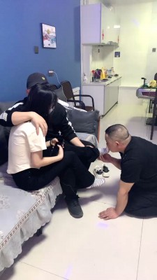 【精神小妹】首播素人情侣主-小白鞋棉袜-舔脏鞋闻棉袜 bf27555-HD绳艺资源网