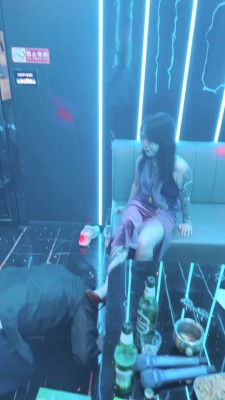 【桃幼幼】双S-KTV-强制喂圣水/踩踏喂食/骑马爬行 bf28132 套路资料库 第3张