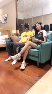 【艾莉】剧情-学妹教训学长-白鞋踩踏/骑马腿绞窒息/喂口水 bf28071-HD绳艺资源网