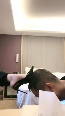【歌迪丝】黑丝高跟踩/磕头/抽耳光【完整版】  JS23051302-HD绳艺资源网