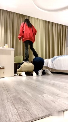 【海绵大大】小白鞋女神VS双M-转胯骑马/丝袜塞嘴数据线抽 JS23051710-HD绳艺资源网