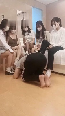 【金桔小主】5S群调群踩/遛狗骑马/虐乳钻胯/深喉/强迫升水 bf28365-HD绳艺资源网